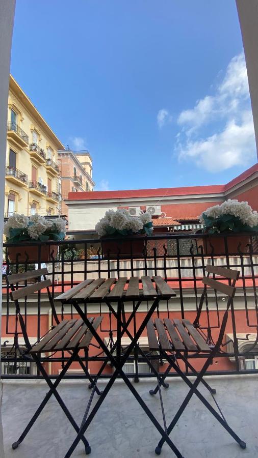 “La Pinta” Elegante Appartamento Al Vomero Napoli Exterior foto